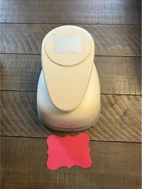 The Paper Studio 3.5 inch ornate bracket label shape punch